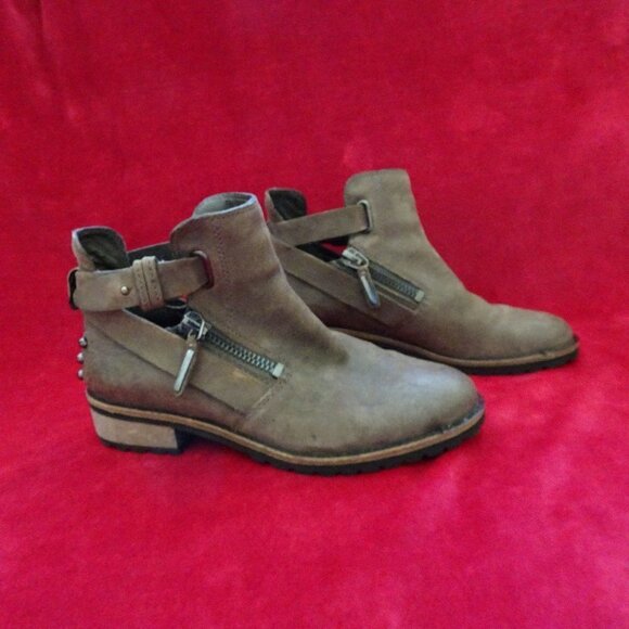 Dolce Vita Booties - Picture 1 of 9